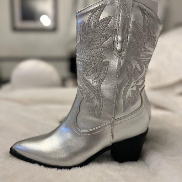 Brand new cowgirl silver boots - Picture 2 of 6